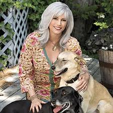 Emmylou with dogs.656